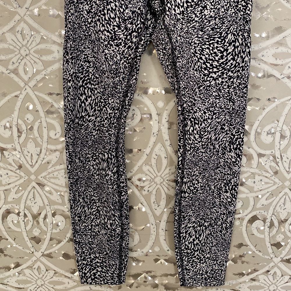 lululemon athletica Black and White Patterned Leggings - Picture 5 of 9